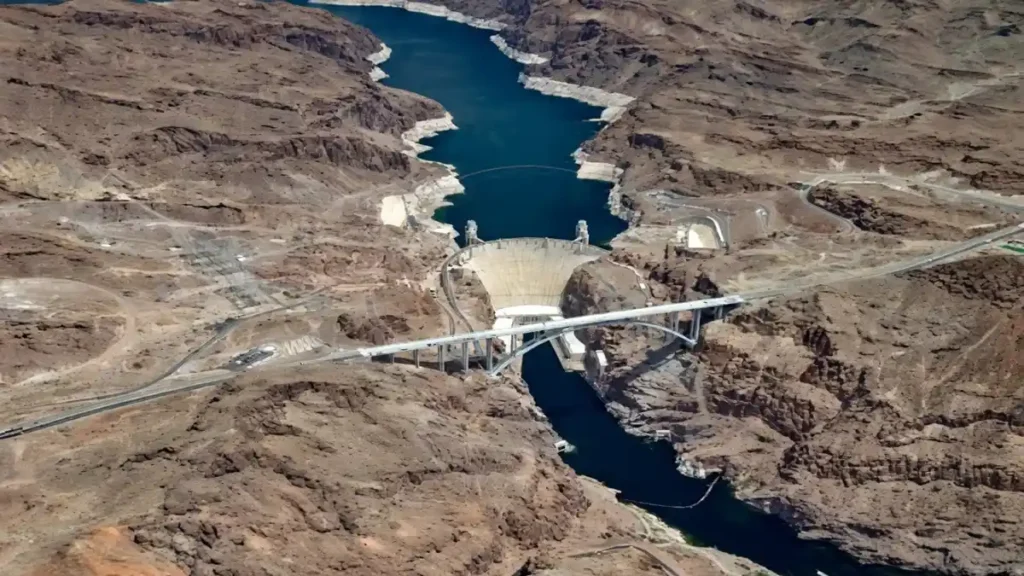 how many people died in the construction of hoover dam
